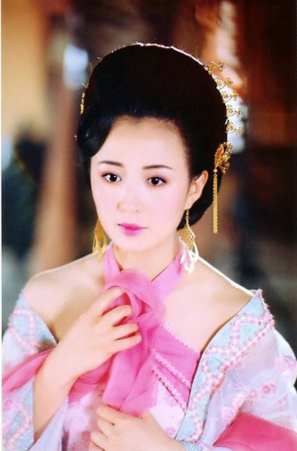 《以家人之名》演員古裝vs時裝：楊童舒(陳婷)《至尊紅顏》