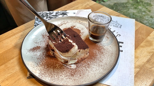 這裡的提拉米蘇好好吃!台中「Manni Cafe」很有異國風情