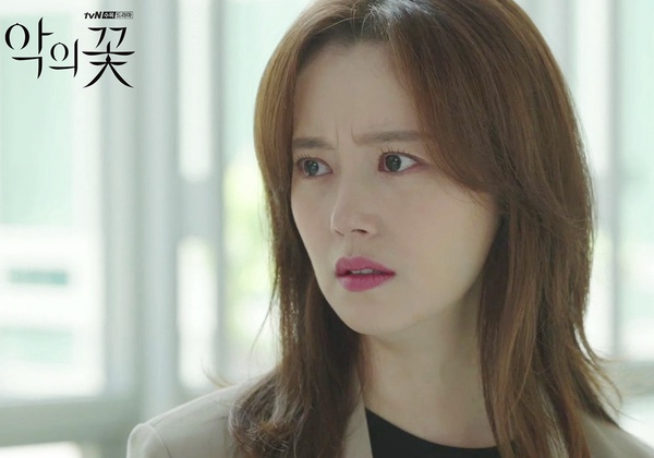 文彩元《惡之花》妝容美翻！化妝師公開妝容技巧及愛用品，水潤底妝、玫瑰MLBB唇推薦