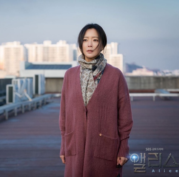 《Alice愛麗絲》時空設定解析！2個金喜善活在「平行時空」，周元穿越將引發蝴蝶效應？