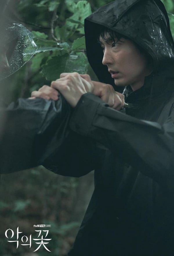 《惡之花》結局讓李準基心情複雜！劇中藏善惡對比，賢收代表「邪惡中綻放的美麗花朵」