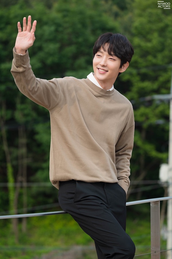 李準基《惡之花》童顏登熱搜！38歲李準基和玄彬、Rain同齡，《步步》和IU竟然差了11歲