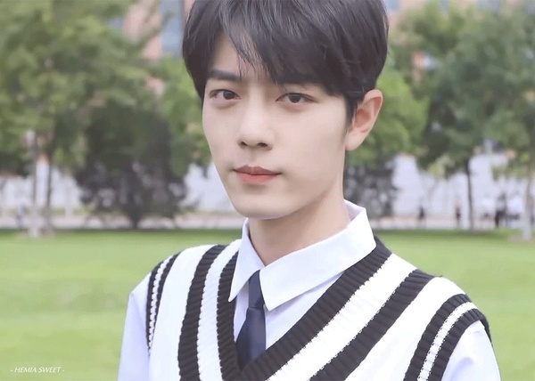 陸劇10位男星穿校服！《以家人之名》宋威龍、羅雲熙、丁禹兮都是頂級校園男神