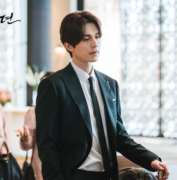 《九尾狐傳》最新劇照公開!李棟旭&趙寶兒心動初遇!