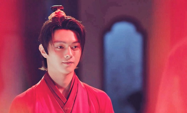 盤點10位古裝劇「紅衣美男」！《琉璃》成毅妖化紅衣帥炸，肖戰、許凱穿紅衣都仙氣滿滿