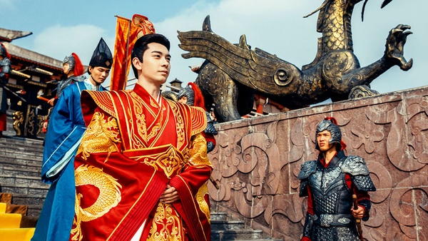 盤點10位古裝劇「紅衣美男」！《琉璃》成毅妖化紅衣帥炸，肖戰、許凱穿紅衣都仙氣滿滿