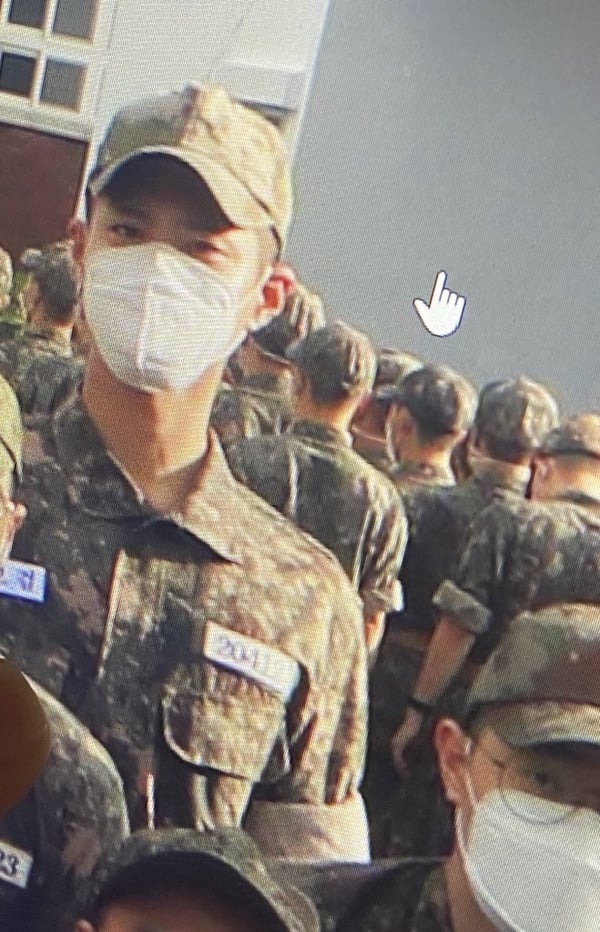 《青春紀錄》朴寶劍軍隊近照！朴寶劍「海軍鋼琴兵」超難考，軍中舉槍訓練，少年感依舊