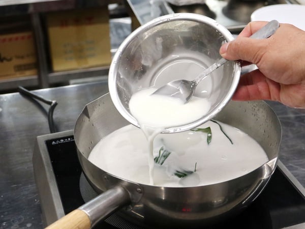 「芒果糯米飯」台北街頭也有!泰國主廚操刀,椰奶與芒果的香甜滋味,味道認真很道地