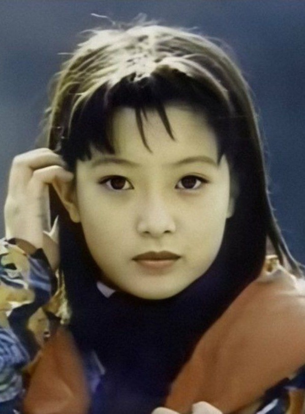 金喜善《Alice愛麗絲》凍齡神顏太扯！42歲金喜善20年都沒變，果然是「韓國第一美女」