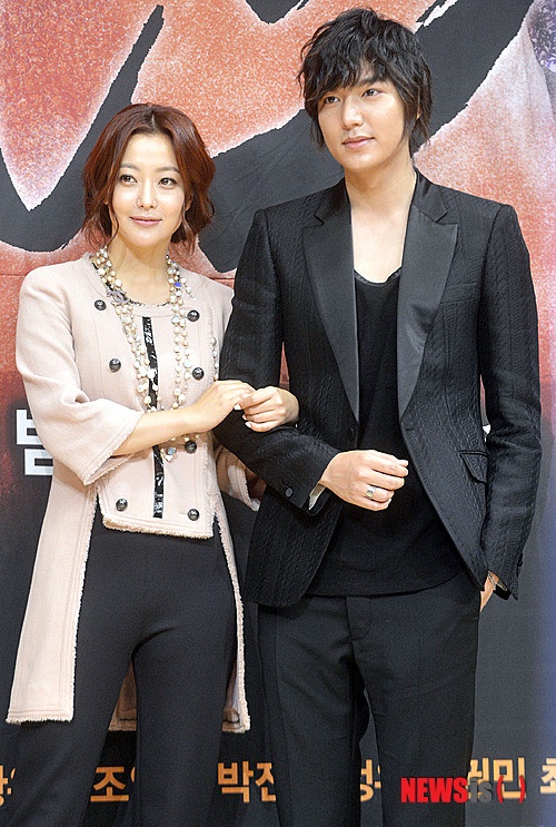 金喜善《Alice愛麗絲》凍齡神顏太扯！42歲金喜善20年都沒變，果然是「韓國第一美女」