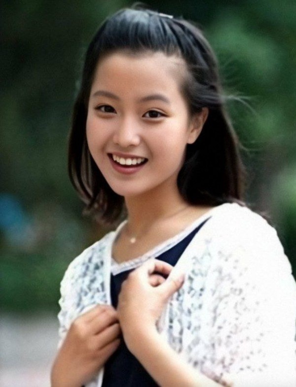 金喜善《Alice愛麗絲》凍齡神顏太扯！42歲金喜善20年都沒變，果然是「韓國第一美女」