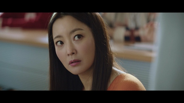 金喜善保養秘訣公開！43歲金喜善《愛麗絲Alice》演學生無違和，關鍵油保養＋蜂蜜減肥