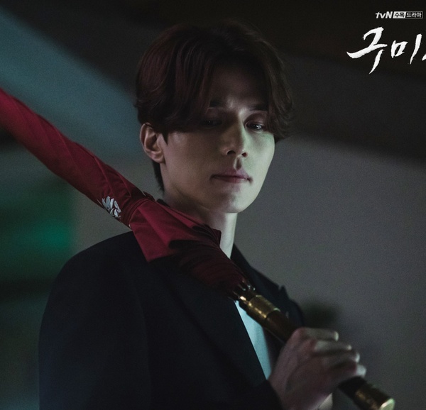 《九尾狐傳》李棟旭上演濕身誘惑!李棟旭養眼腹肌劇照公開!