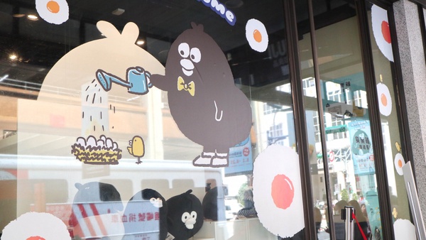 不是蛞蝓！「奧樂雞養雞場」快閃店新開幕，限時15天，限定扭蛋「大便奧樂雞」必收