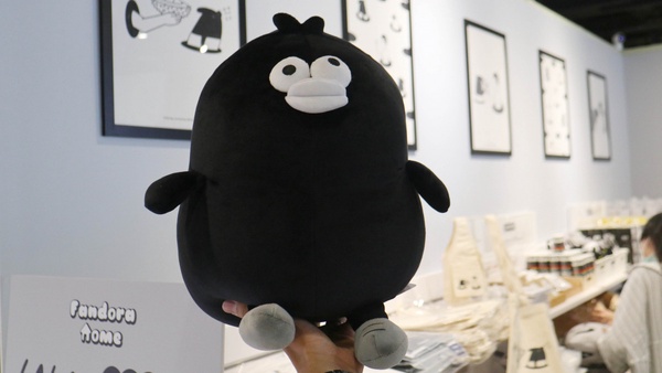 不是蛞蝓！「奧樂雞養雞場」快閃店新開幕，限時15天，限定扭蛋「大便奧樂雞」必收