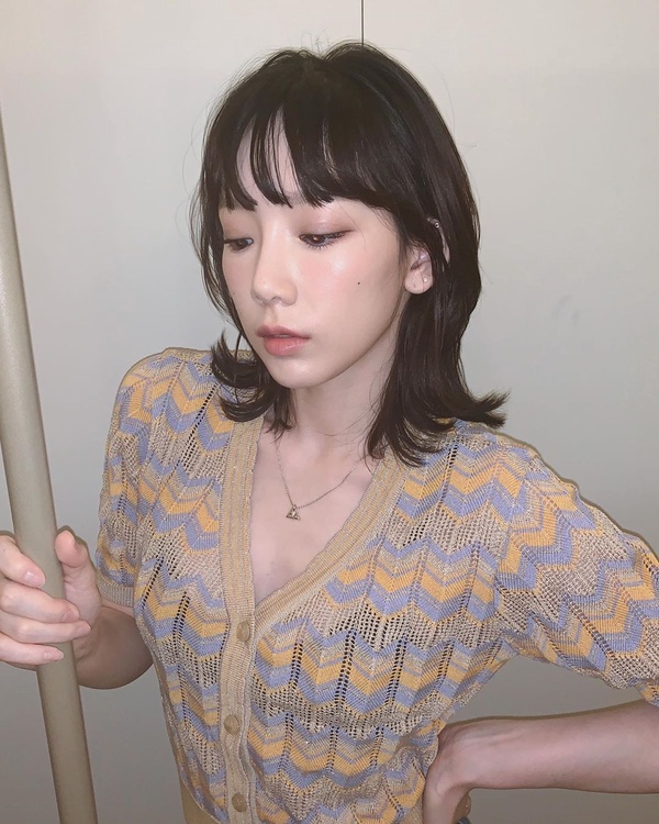 2020秋冬中長髮髮型圖鑑！太妍水母黑髮可愛，雲朵燙中長髮仙氣、波紋捲短髮長髮都超美