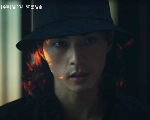 李準基《惡之花》姊姊被刺引論戰！海收遇殺人犯不逃、獨自去白家探消息，是找死行為？