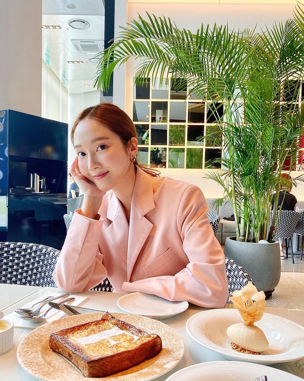 少時Jessica自傳小說9月底發行!《Shine》描寫演藝圈黑暗與辛酸,並預計開拍成電影!