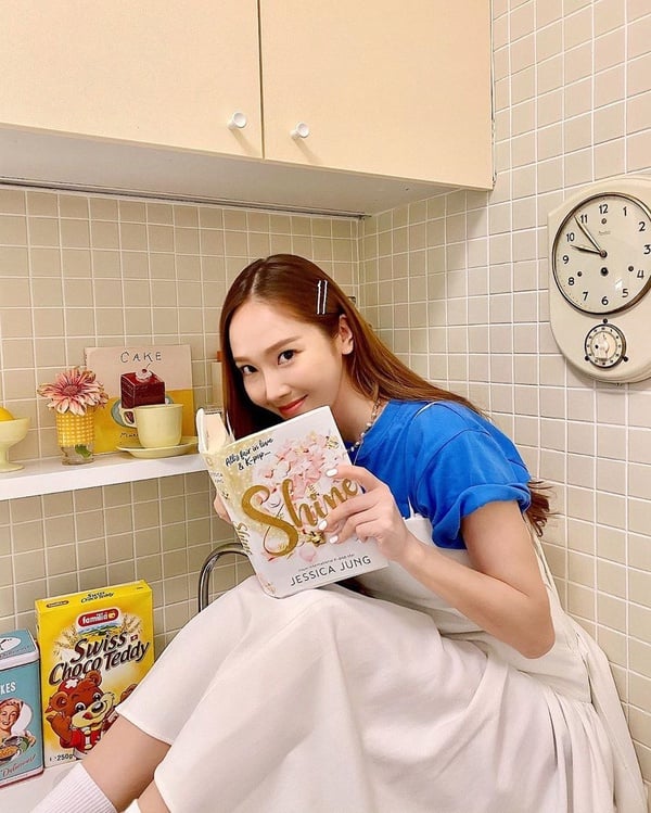 少時Jessica自傳小說9月底發行！《Shine》描寫演藝圈黑暗與辛酸，並預計開拍成電影！