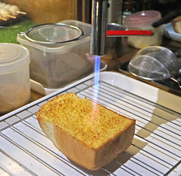 糰子加厚片吐司！高雄美食「厚厚一片」療癒造型，超厚切的吐司太罪惡啦
