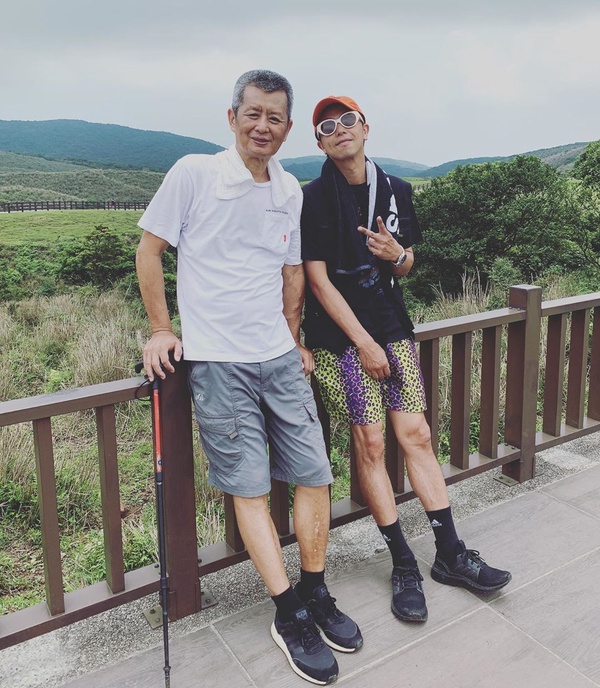 小鬼黃鴻升過世/楊丞琳送完小鬼最後一程，與華岡幫深夜再發文：「我們還在等你入夢」