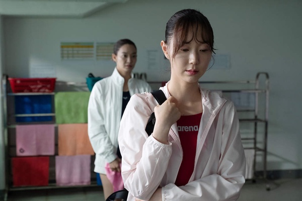 申敏兒首部驚悚作品《詭憶》!南韓影史上首次「跳水」題材,更被譽為韓國版《黑天鵝》