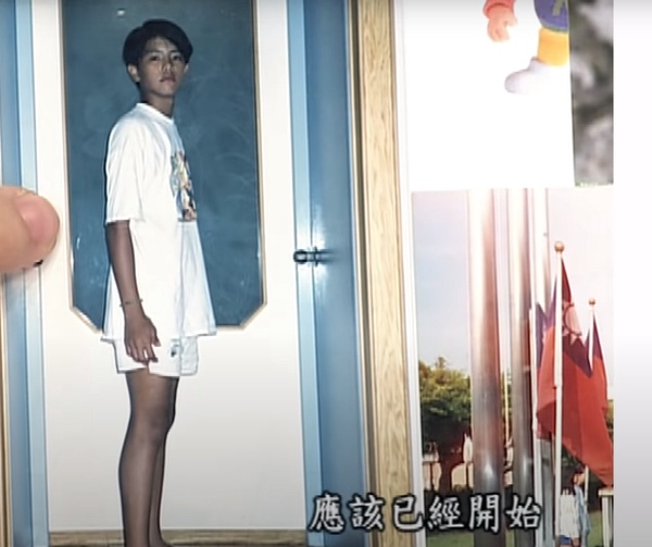 小鬼人生故事回顧1:兒時有過捲捲頭,從小就是校草男神!