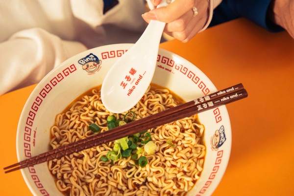 王子麵推出雜貨周邊!「niko and ... x 王子麵」16款系列商品,可愛復古風格這天開賣