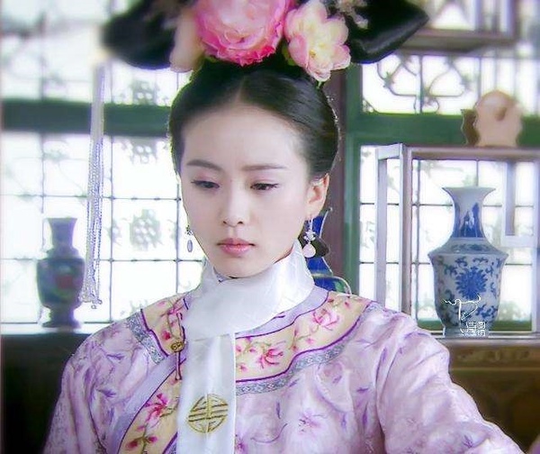回顧10位頂流小花的清宮劇造型！楊冪俏麗、趙麗穎甜美，李沁《如懿傳》超級經典