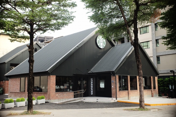 全台星巴克6間最新特色門市,紅磚小屋、傳統菸樓必拍,還有各門市首賣特色商品!