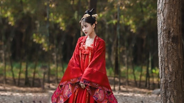 古裝劇《浮世雙嬌傳》古裝女神2:李藝彤 飾演 符金盞