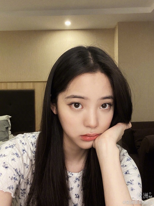 歐陽娜娜唱《我的祖國》引爭議！歐陽娜娜爭議不是第一次，「我是中國人」發言網友超怒