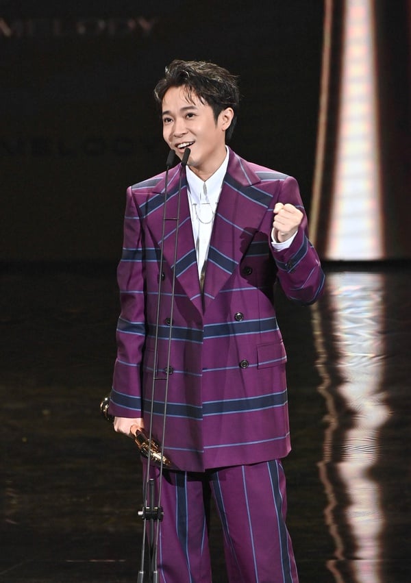金曲31/青峰獲得最佳男歌手!「我要謝謝自己沒有被打倒,謝謝我自己死命地去唱歌」