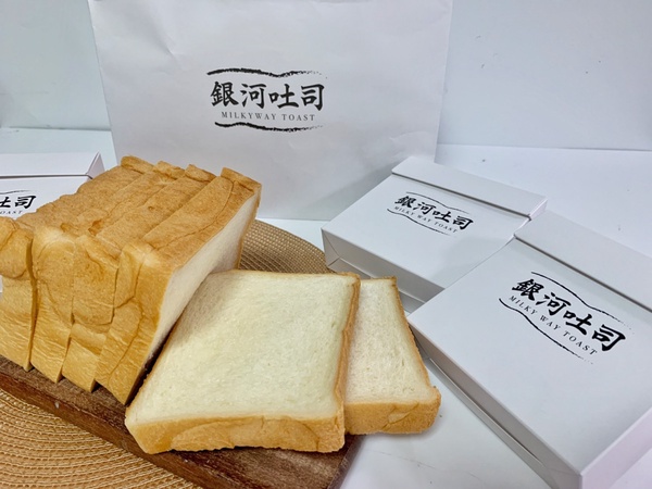 人氣網購吐司「銀河吐司」首次快閃店來了！銀河吐司、雲朵吐司都有，加碼推串烤吐司！