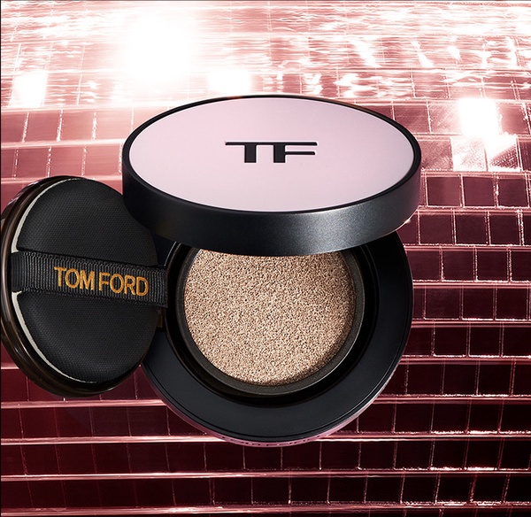 TOM FORD「玫瑰粉氣墊」台灣終於開賣，四色眼影、霧光唇膏也換上夢幻玫瑰粉包裝！