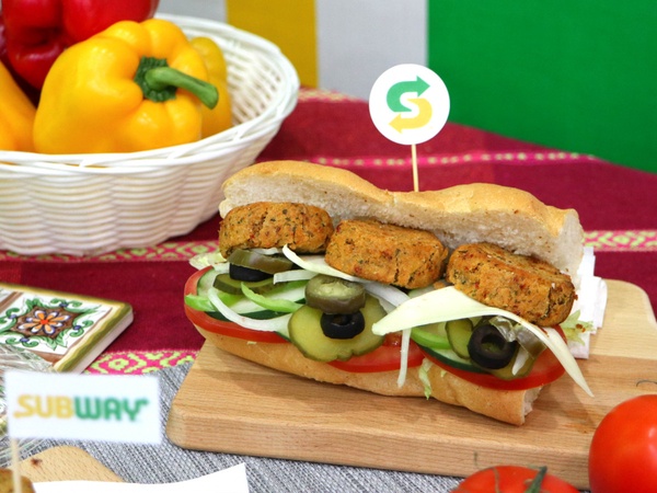 吃得到咖哩味！SUBWAY推出「香料蔬菜球堡」，多種辛香料提味，根本「潛艇堡版咖哩飯」