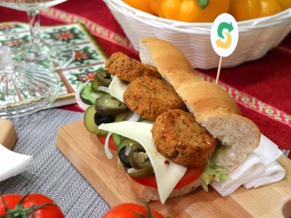 吃得到咖哩味！SUBWAY推出「香料蔬菜球堡」，多種辛香料提味，根本「潛艇堡版咖哩飯」