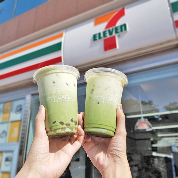 7-11「抹茶拿鐵」回歸了!新品「贅沢八女抹茶拿鐵」限時49元嚐鮮價,茶粉比過去更高級