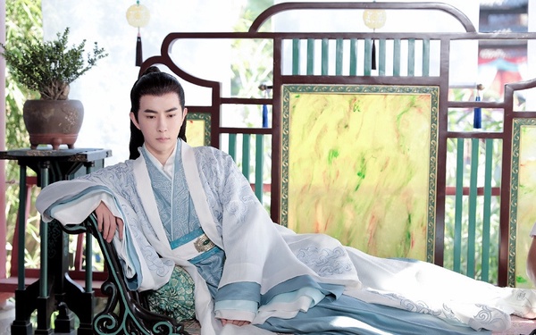 十月熱播陸劇男主角3:于朦朧 飾演《明月曾照江東寒》林放