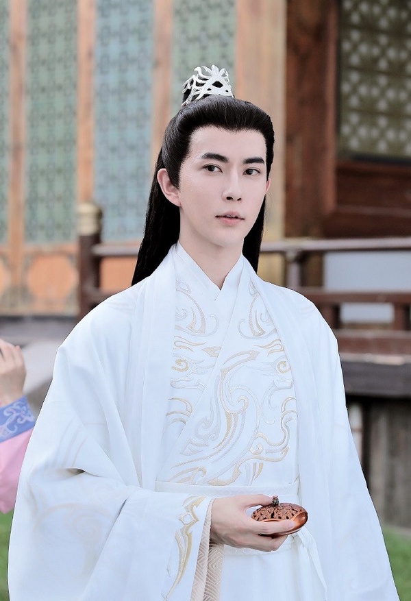十月熱播陸劇男主角3:于朦朧 飾演《明月曾照江東寒》林放
