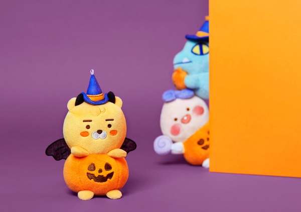 Kakao Friends推出全新「萬聖節系列」！萊恩化身呆萌南瓜，還有超應景萊恩糖果桶～