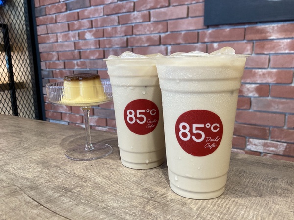 布丁控衝啦！85℃「大杯冰布丁奶茶」限時第二杯10元，僅四天的超狂優惠，各位趕快筆記