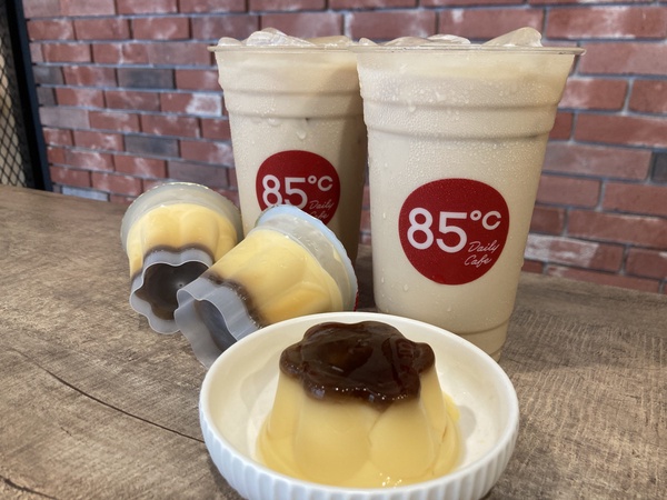 布丁控衝啦！85℃「大杯冰布丁奶茶」限時第二杯10元，僅四天的超狂優惠，各位趕快筆記