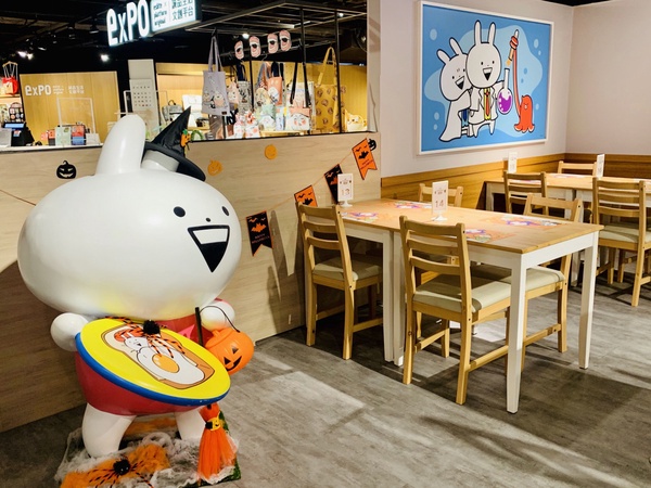魔性的兔子來了！「小突兔主題餐廳」即日起開幕，萬聖節限定南瓜兔蛋糕＆霜淇淋必吃