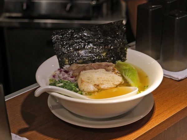 台北深夜拉麵+1！新開幕「長生塩人」百元高CP值＆每天營業至凌晨，經典鹽味拉麵必吃