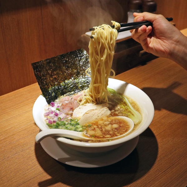 台北深夜拉麵+1!新開幕「長生塩人」百元高CP值&每天營業至凌晨,經典鹽味拉麵必吃