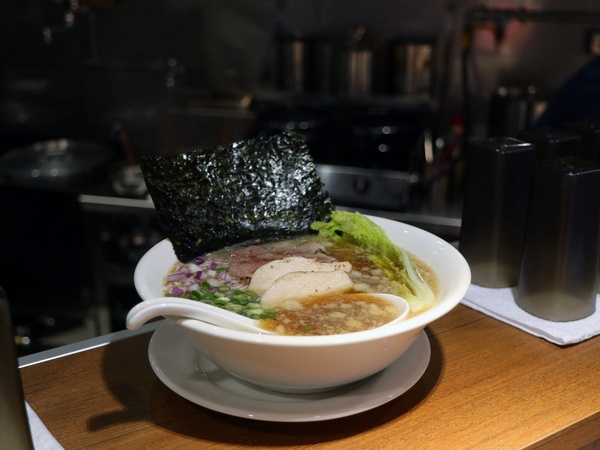 台北深夜拉麵+1！新開幕「長生塩人」百元高CP值＆每天營業至凌晨，經典鹽味拉麵必吃