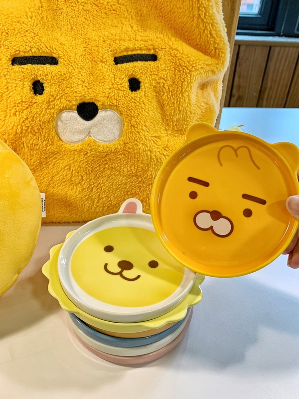 Kakao粉集合！全家推Kakao集點加價購，超萌萊恩拖鞋、面紙套、7款角色小盤絕對要收！