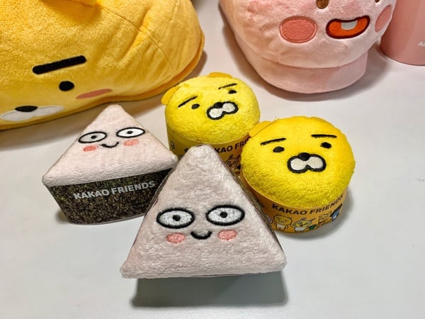 Kakao粉集合！全家推Kakao集點加價購，超萌萊恩拖鞋、面紙套、7款角色小盤絕對要收！