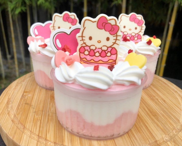 Kitty變蛋糕了!85℃推出「Hello Kitty蛋糕派對」,布丁內餡與粉嫩蛋糕,預計這天開賣